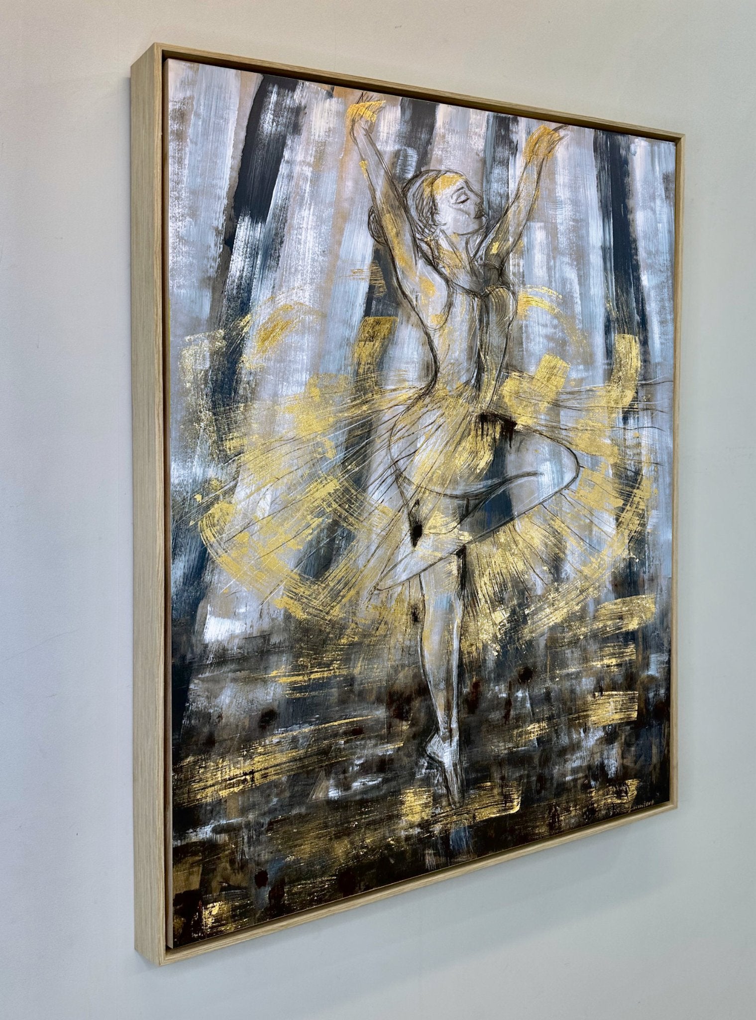 69164a62e1b8ea140711df10_ballerina-de-lumiere-abstract-deborah-lang-lumiere-art-2_1771444718707.jpg