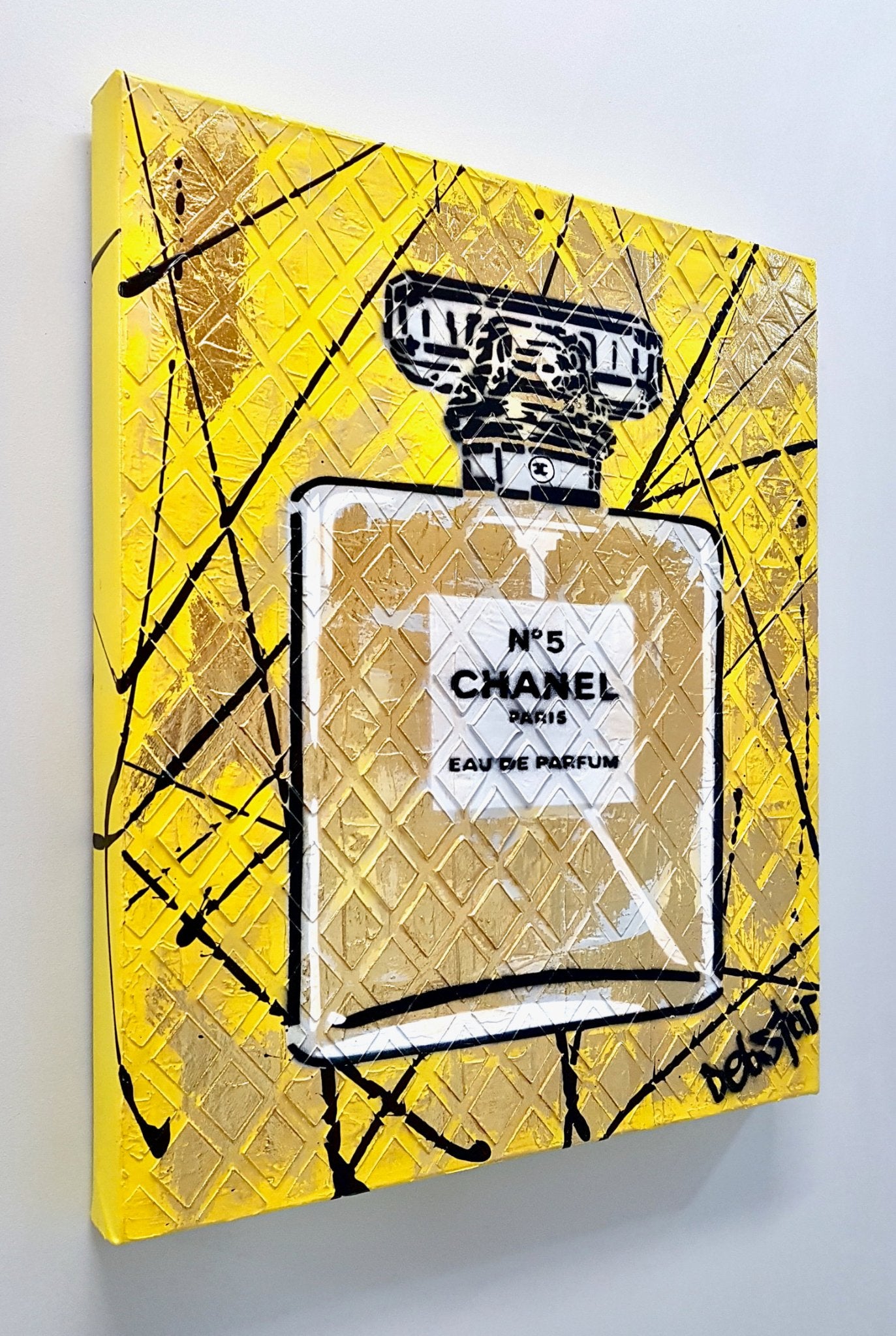 69164a62e1b8ea140711df10_chanel-no5-perfume-yellow-pop-art-deborah-lang-art-urban-canvas-3_1769650083724.jpg