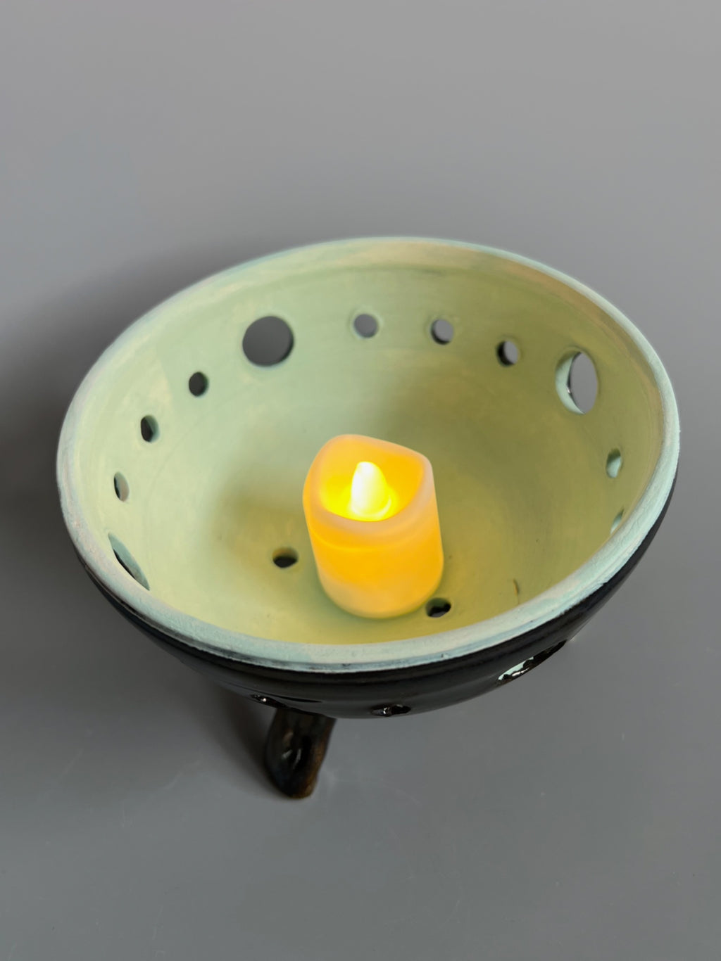 69164a62e1b8ea140711df10_space-ship-lantern-inside-lit_1773118843673.jpeg