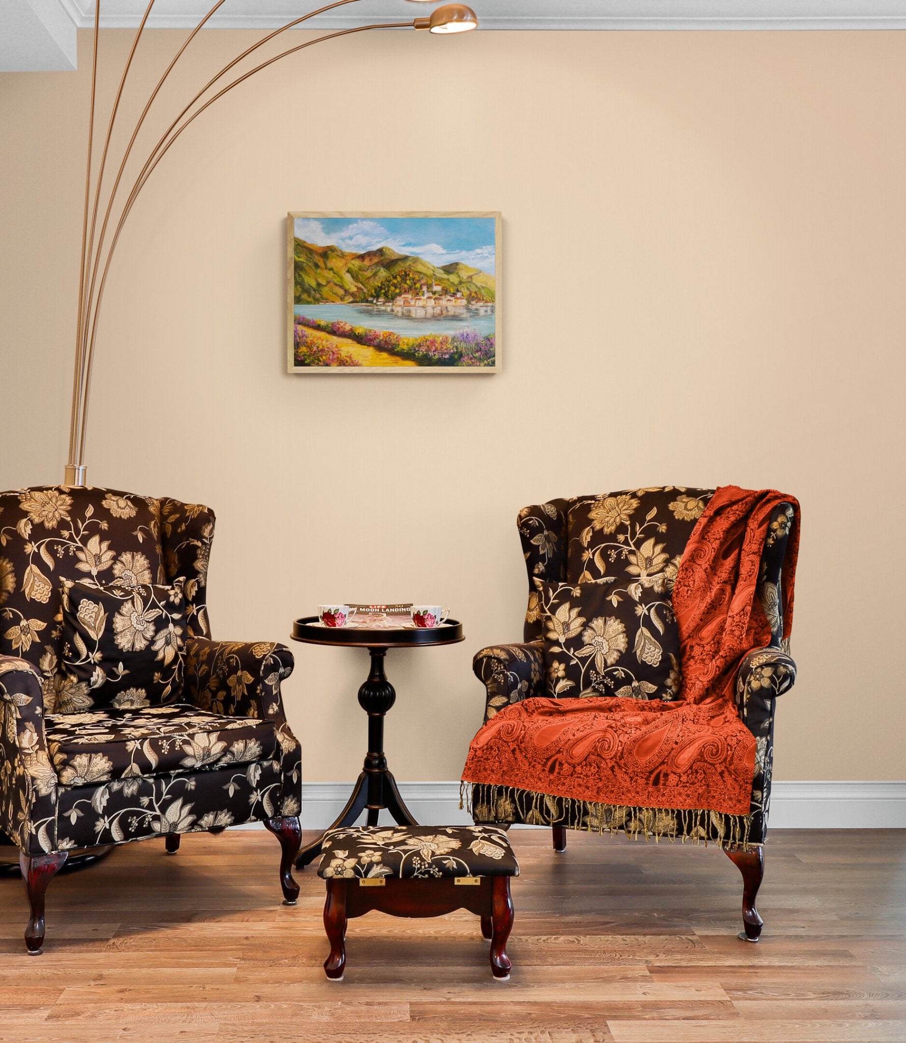 69164a62e1b8ea140711df10_traditional-armchairs-in-family-room_1769907131414.jpg